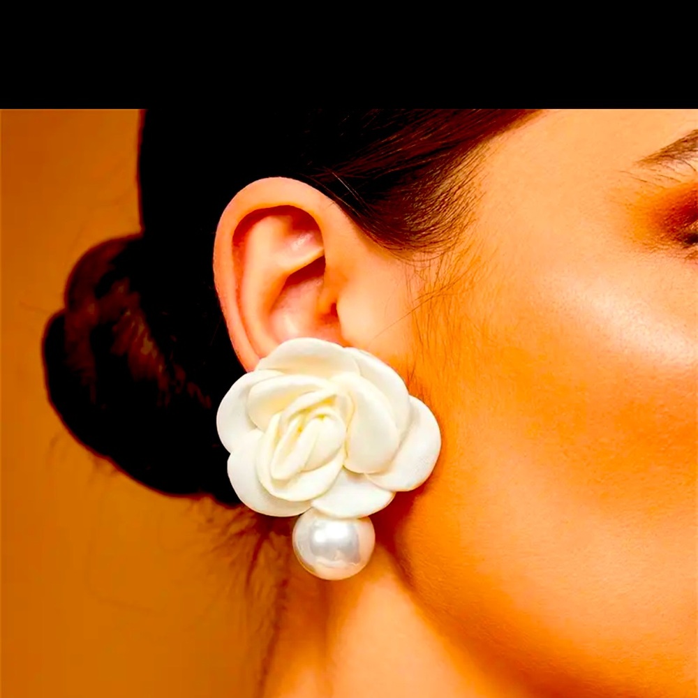 Elegant White Floral Earrings